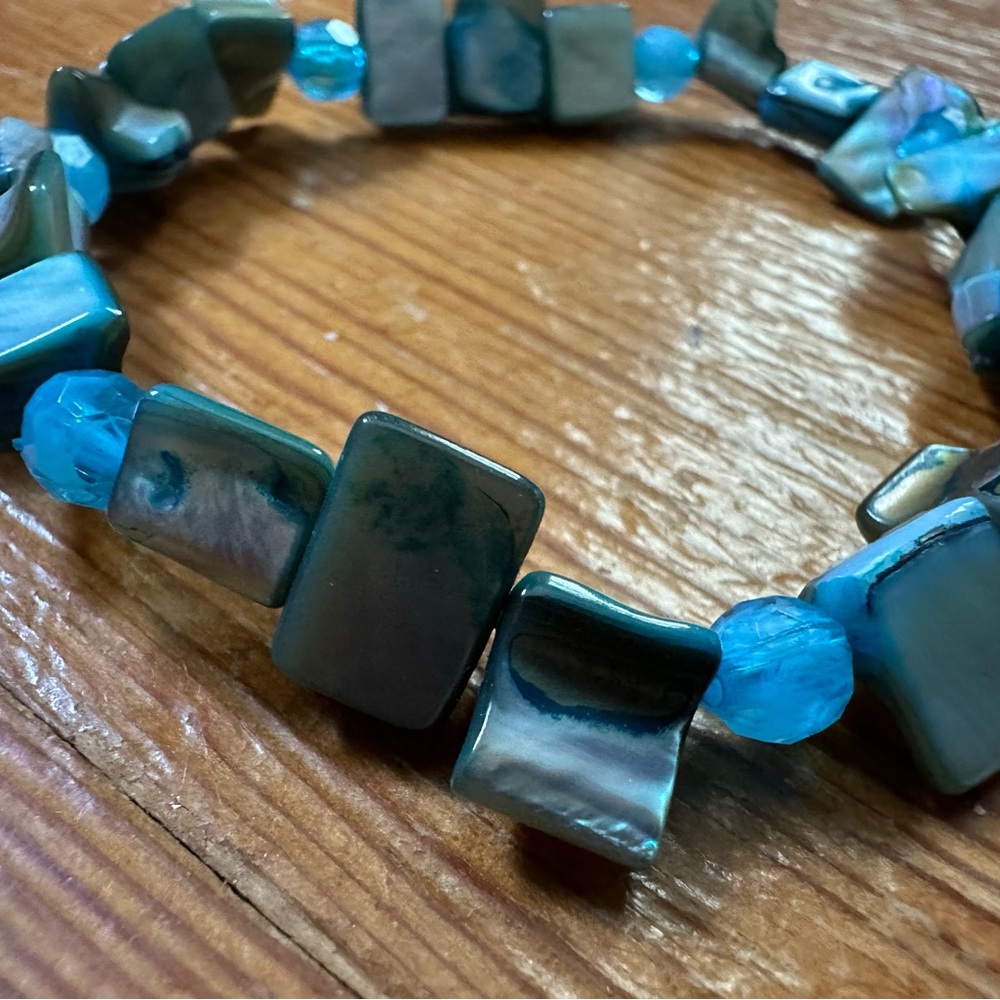 Mother of Pearl Iridescent Blue Bracelet